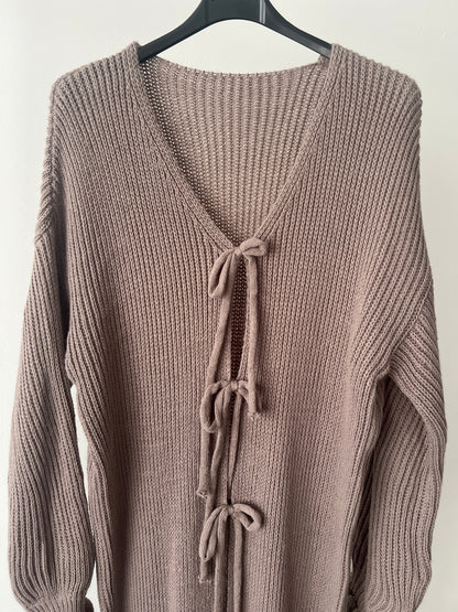 STRICKJACKE MIT SCHLEIFEN