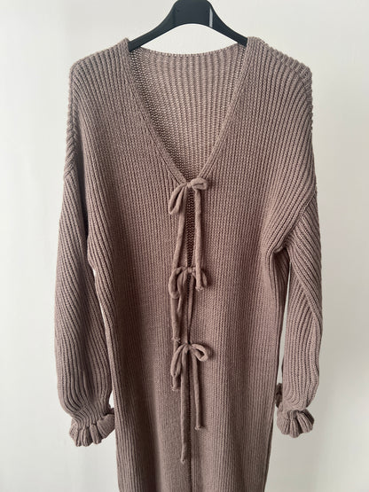 STRICKJACKE MIT SCHLEIFEN